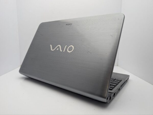 Ноутбук Sony VAIO SVE 151C / 15.6" (1366x768) TN / Intel Core i7-3612QM (4 (8) ядра по 2.1 - 3.1 GHz) / 8 GB DDR3 / 240 GB SSD / AMD Radeon HD 7550M, 1 GB GDDR3, 128-bit / WebCam / DVD-ROM - Зображення 8