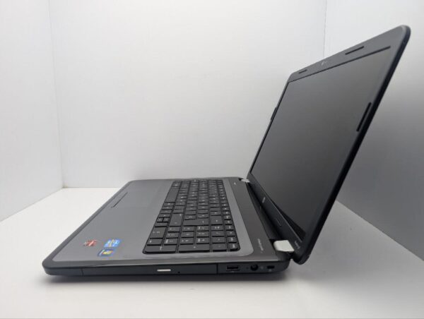Ноутбук HP Pavillion g7-1206ss / 17.3" (1600x900) TN / Intel Core i5-2430M (2 (4) ядра по 2.4 - 3.0 GHz) / 6 GB DDR3 / 750 GB HDD / AMD Radeon HD 6470M, 1 GB GDDR3, 64-bit / WebCam / DVD-ROM - Зображення 5