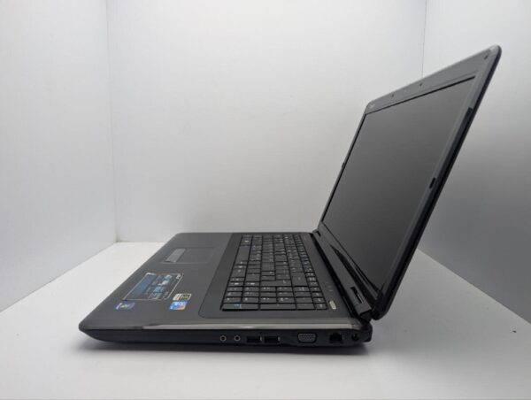 Ноутбук Asus K70 / 17.3" (1600x900) TN / Intel Core 2 Duo T6600 (2 ядра по 2.2 GHz) / 4 GB DDR2 / 320 GB HDD / nVidia GeForce 220M, 1 GB GDDR2, 128-bit / WebCam / DVD-ROM - Зображення 4