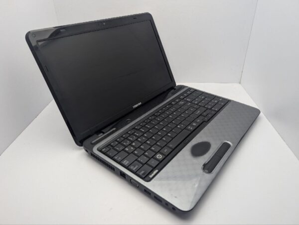 Ноутбук Toshiba Satellite L750 / 15.6" (1366x768) TN / Intel Core i5-2430M (2 (4) ядра по 2.4 - 3.0 GHz) / 6 GB DDR3 / 500 GB HDD / nVidia GeForce GT 520M, 1 GB GDDR3, 128-bit / WebCam / DVD-ROM - Зображення 6