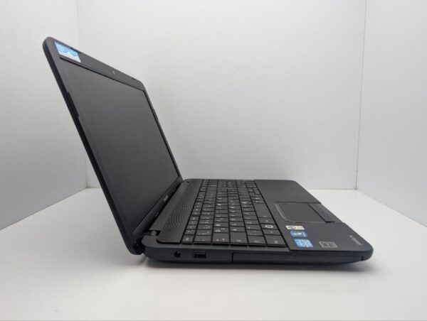 Ноутбук Toshiba Satellite C870 / 17.3" (1600x900) TN / Intel Core i3-2350M (2 (4) ядра по 2.3 GHz) / 6 GB DDR3 / 1000 GB HDD / Intel HD Graphics 3000 / WebCam - Зображення 4