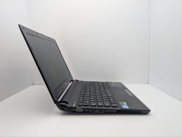Ноутбук Asus U36S / 13.3" (1366x768) TN / Intel Core i5-2450M (2 ядра по 2.5 - 3.1 GHz) / 6 GB DDR3 / 320 GB HDD / nVidia GeForce 610M, 1 GB GDDR3, 64-bit / WebCam - Зображення 4