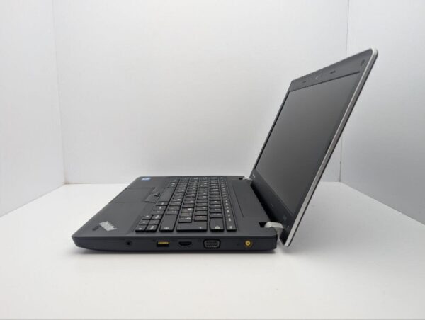 Ноутбук Lenovo ThinkPad E330 / 13.3" (1366x768) TN / Intel Core i3-3120M (2 (4) ядра по 2.5 GHz) / 6 GB DDR3 / 250 GB HDD / Intel HD Graphics 4000 / WebCam / АКБ не тримає - Зображення 4