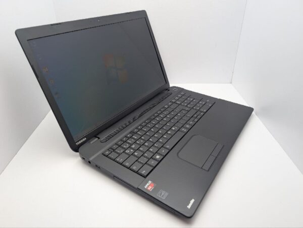 Ноутбук Toshiba Satellite C70D-B / 17.3" (1600x900) TN / AMD A4-5000 (4 ядра по 1.5 GHz) / 8 GB DDR3 / 750 GB HDD / AMD Radeon HD 8330 Graphics / WebCam / DVD-ROM - Зображення 6