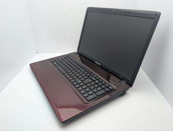 Ноутбук Samsung R780 / 17.3" (1600x900) TN / Intel Core i3-350M (2 (4) ядра по 2.2 GHz) / 6 GB DDR3 / 500 GB HDD / nVidia GeForce GT 330M, 1 GB GDDR3, 128-bit / WebCam / DVD-ROM - Зображення 7