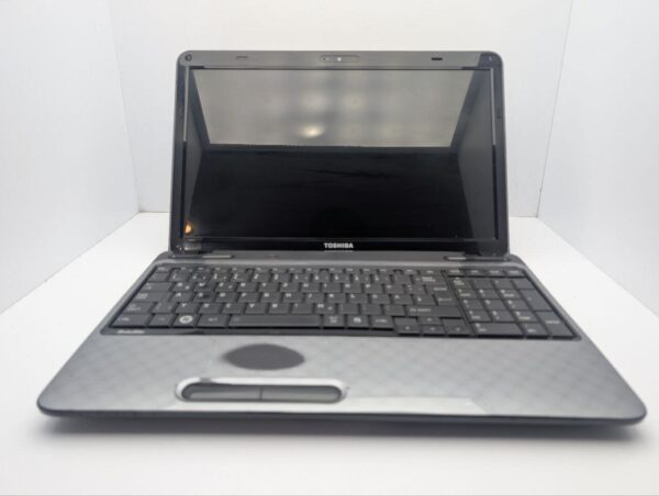 Ноутбук Toshiba Satellite L750 / 15.6" (1366x768) TN / Intel Core i5-2430M (2 (4) ядра по 2.4 - 3.0 GHz) / 6 GB DDR3 / 500 GB HDD / nVidia GeForce GT 520M, 1 GB GDDR3, 128-bit / WebCam / DVD-ROM - Зображення 3