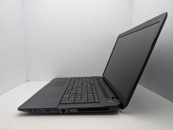 Ноутбук Toshiba Satellite C70D-B / 17.3" (1600x900) TN / AMD A4-5000 (4 ядра по 1.5 GHz) / 8 GB DDR3 / 750 GB HDD / AMD Radeon HD 8330 Graphics / WebCam / DVD-ROM - Зображення 5