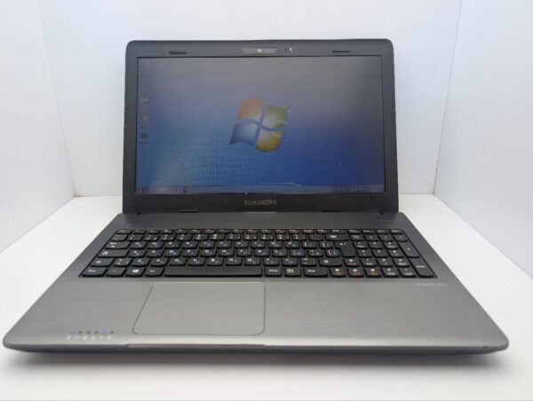 Ноутбук Medion Akoya E6232 / 15.6" (1366x768) TN / Intel Core i3-3110M (2 (4) ядра по 2.4 GHz) / 8 GB DDR3 / 750 GB HDD / Intel HD Graphics 4000 / WebCam / DVD-ROM - Зображення 2
