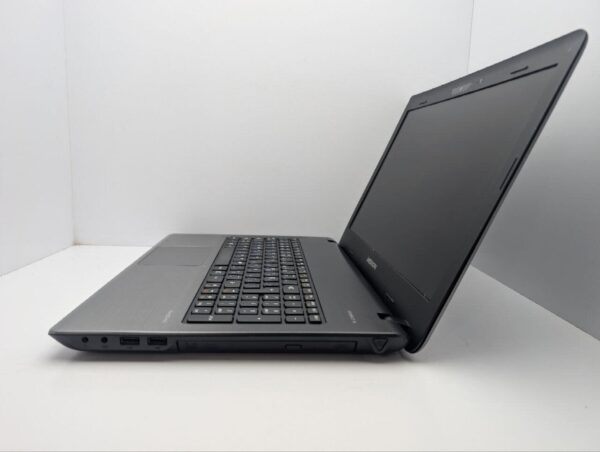 Ноутбук Medion Akoya E6232 / 15.6" (1366x768) TN / Intel Core i3-3110M (2 (4) ядра по 2.4 GHz) / 8 GB DDR3 / 750 GB HDD / Intel HD Graphics 4000 / WebCam / DVD-ROM - Зображення 4