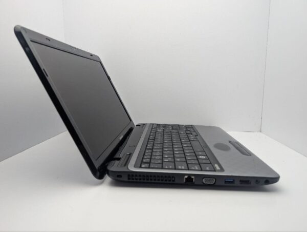 Ноутбук Toshiba Satellite L750 / 15.6" (1366x768) TN / Intel Core i5-2430M (2 (4) ядра по 2.4 - 3.0 GHz) / 6 GB DDR3 / 500 GB HDD / nVidia GeForce GT 520M, 1 GB GDDR3, 128-bit / WebCam / DVD-ROM - Зображення 4