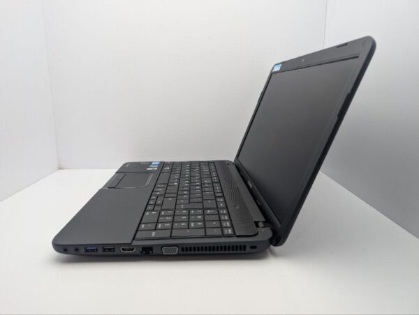 Ноутбук Toshiba Satellite C870 / 17.3" (1600x900) TN / Intel Core i3-2350M (2 (4) ядра по 2.3 GHz) / 6 GB DDR3 / 1000 GB HDD / Intel HD Graphics 3000 / WebCam - Зображення 5
