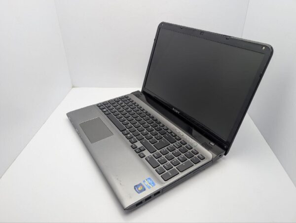 Ноутбук Sony VAIO SVE 151C / 15.6" (1366x768) TN / Intel Core i7-3612QM (4 (8) ядра по 2.1 - 3.1 GHz) / 8 GB DDR3 / 240 GB SSD / AMD Radeon HD 7550M, 1 GB GDDR3, 128-bit / WebCam / DVD-ROM - Зображення 7