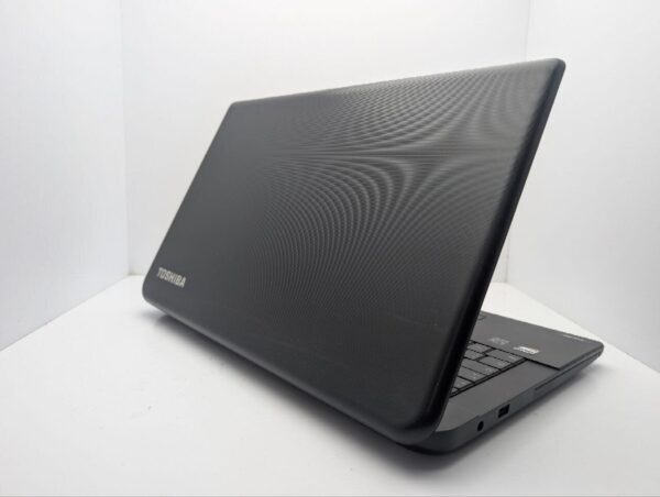 Ноутбук Toshiba Satellite C70D-A / 17.3" (1600x900) TN / AMD E1-2100 (2 ядра по 1.0 GHz) / 8 GB DDR3 / 120 GB SSD / AMD Radeon HD 8210 Graphics / Web-cam - Зображення 8