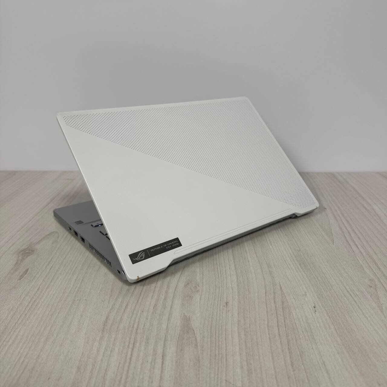 Ігровий ноутбук Asus ROG Zephyrus G14 GA401QM / 14" (1920x1080) IPS / AMD Ryzen 9 5900HS (8 (16) ядер по 3.0 - 4.6 GHz) / 16 GB DDR4 / 512 GB SSD NVMe / nVidia GeForce RTX 3060, 6 GB GDDR6, 192-bit - Зображення 6