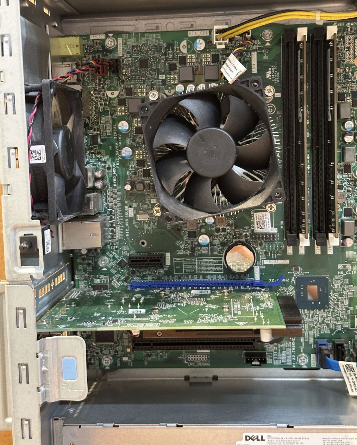 Ігровий ПК Dell OptiPlex 7050 Tower / Intel Core i7-7700 (4 (8) ядра по 3.6 - 4.2 GHz) / 16 GB DDR4 / no HDD / AMD Radeon R7 450, 4 GB GDDR5, 128-bit / 240W / DVD-ROM / DisplayPort - Зображення 11