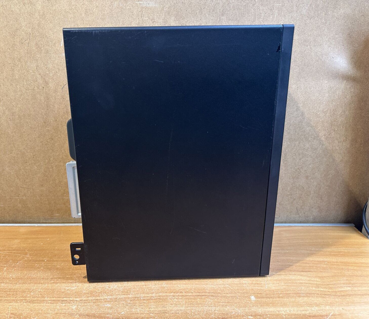 Ігровий ПК Dell OptiPlex 7050 Tower / Intel Core i7-7700 (4 (8) ядра по 3.6 - 4.2 GHz) / 16 GB DDR4 / no HDD / AMD Radeon R7 450, 4 GB GDDR5, 128-bit / 240W / DVD-ROM / DisplayPort - Зображення 6