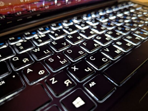 Нетбук-трансформер Dell Latitude 5289 / 12.5" (1920x1080) IPS Touch / Intel Core i7-7600U (2 (4) ядра по 2.8 - 3.9 GHz) / 8 GB DDR3 / 256 GB SSD / Intel HD Graphics 620 / HDMI / WebCam / Windows 10 - Зображення 6