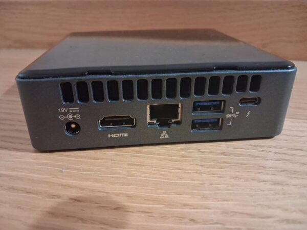 Неттоп Intel NUC NUC8BEK USFF / Intel Core i3-8100T (4 ядра по 3.1 GHz) / 16 GB DDR4 / 256 GB SSD / Intel UHD Graphics 630 / USB 3.1 / HDMI / Wi-Fi / Блок живлення в комплекті - Зображення 4