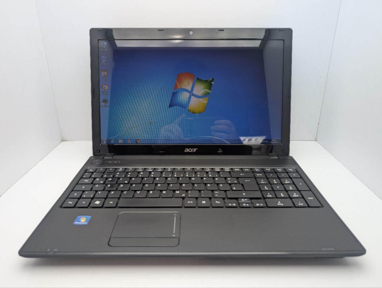 Ноутбук Acer Aspire 5742G / 15.6" (1366x768) TN / Intel Core i5-450M (2 (4) ядра по 2.4 - 2.6 GHz) / 6 GB DDR3 / 500 GB HDD / nVidia GeForce GT 540M, 1 GB GDDR3, 128-bit / WebCam / DVD-ROM - Зображення 2