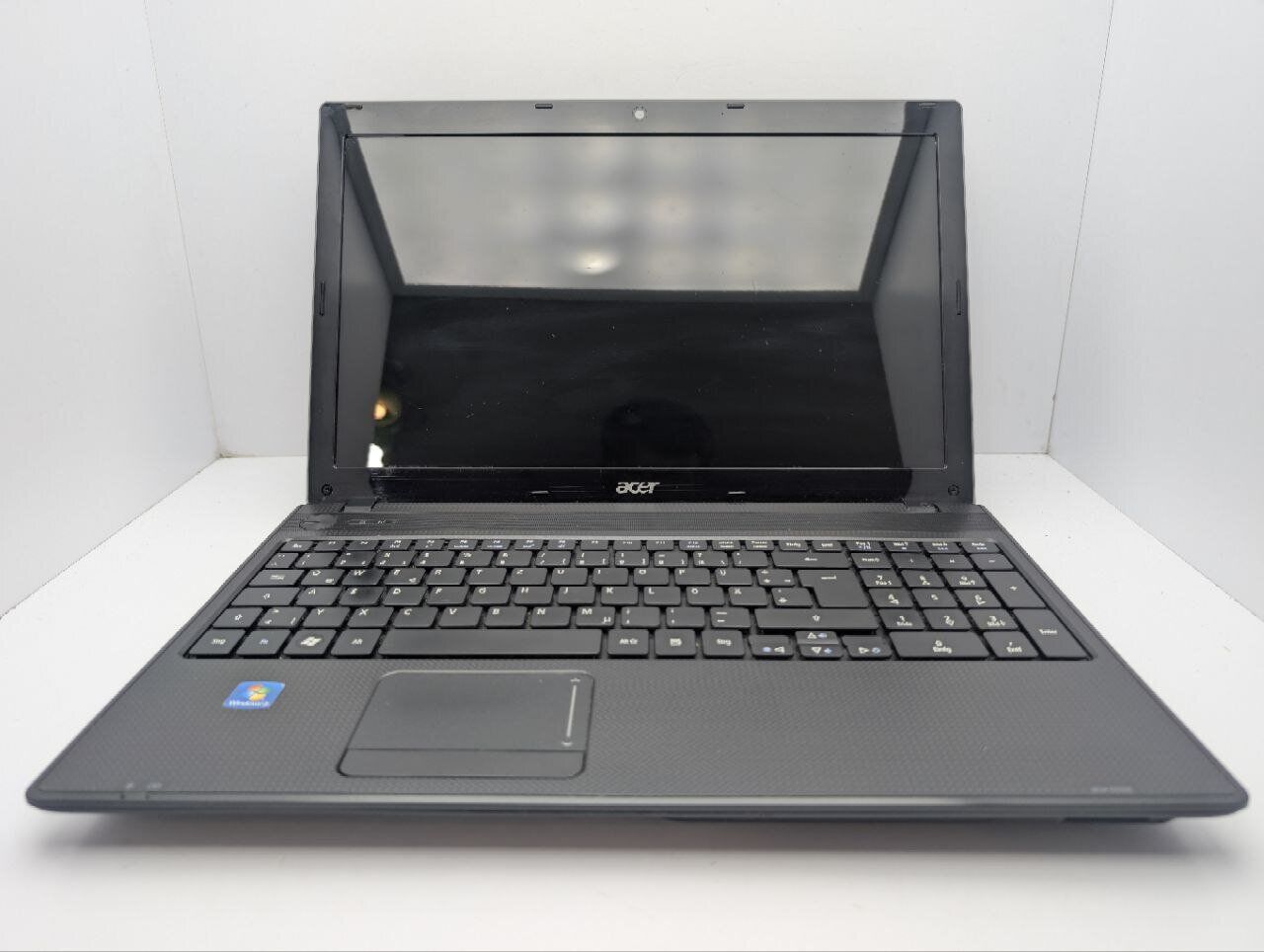 Ноутбук Acer Aspire 5742G / 15.6" (1366x768) TN / Intel Core i5-450M (2 (4) ядра по 2.4 - 2.6 GHz) / 6 GB DDR3 / 500 GB HDD / nVidia GeForce GT 540M, 1 GB GDDR3, 128-bit / WebCam / DVD-ROM - Зображення 3