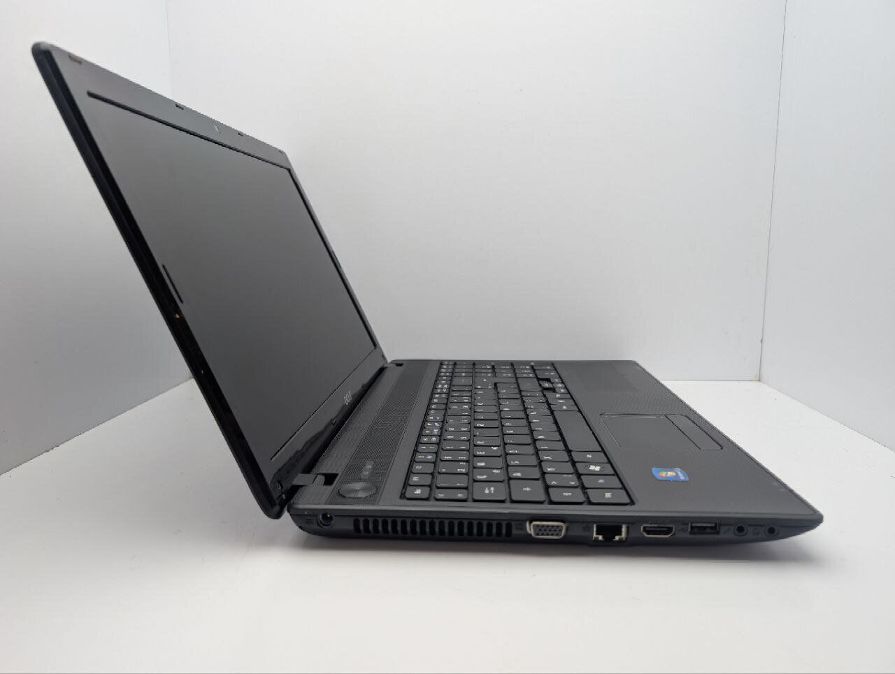 Ноутбук Acer Aspire 5742G / 15.6" (1366x768) TN / Intel Core i5-450M (2 (4) ядра по 2.4 - 2.6 GHz) / 6 GB DDR3 / 500 GB HDD / nVidia GeForce GT 540M, 1 GB GDDR3, 128-bit / WebCam / DVD-ROM - Зображення 4