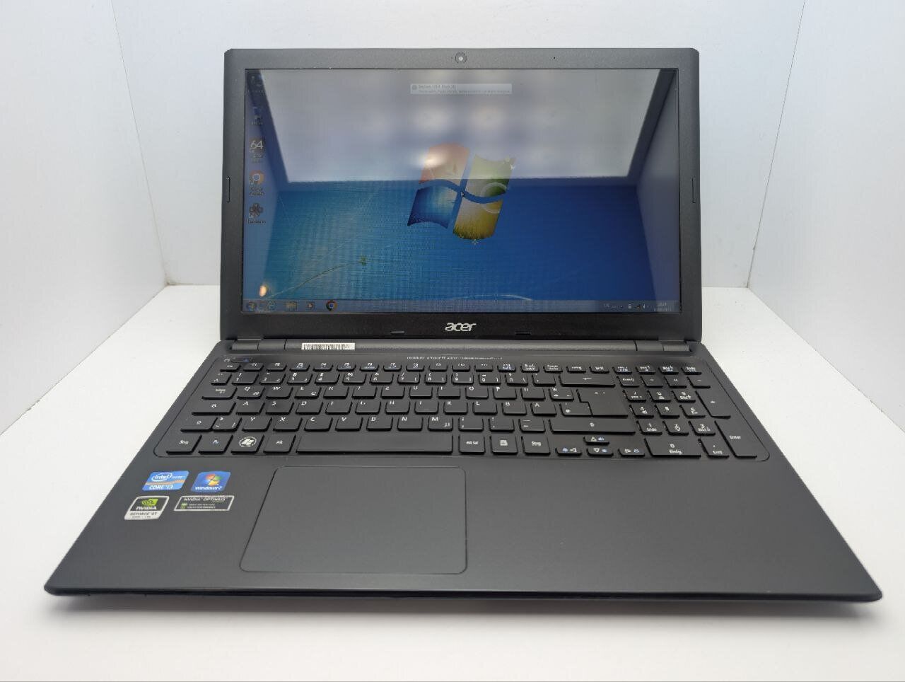 Ноутбук Acer Aspire V5-571G / 15.6" (1366x768) TN / Intel Core i3-2367M (2 (4) ядра по 1.4 GHz) / 6 GB DDR3 / 500 GB HDD / nVidia GeForce GT 620M, 1 GB GDDR3, 64-bit / WebCam / DVD-ROM - Зображення 2