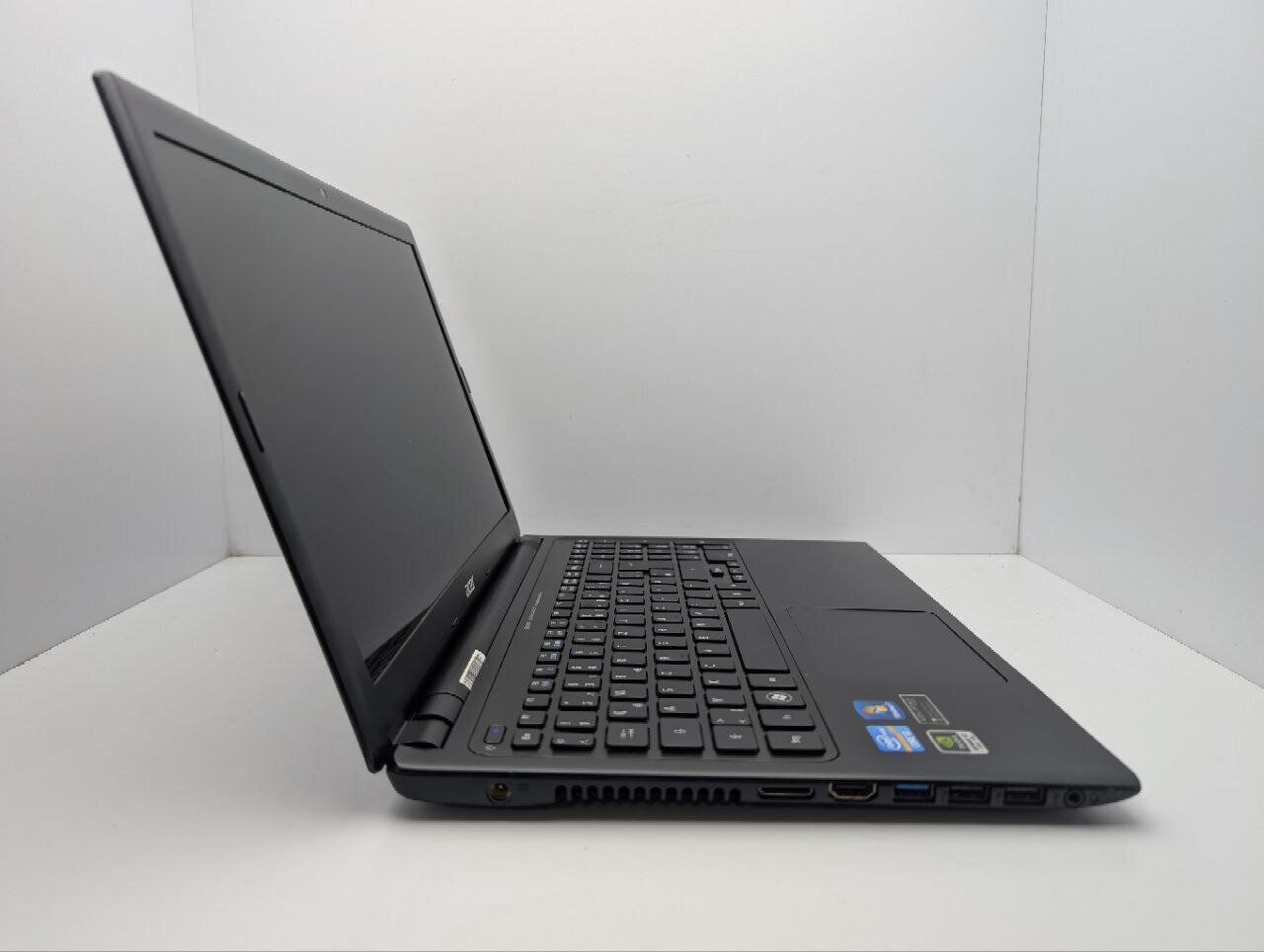 Ноутбук Acer Aspire V5-571G / 15.6" (1366x768) TN / Intel Core i3-2367M (2 (4) ядра по 1.4 GHz) / 6 GB DDR3 / 500 GB HDD / nVidia GeForce GT 620M, 1 GB GDDR3, 64-bit / WebCam / DVD-ROM - Зображення 4