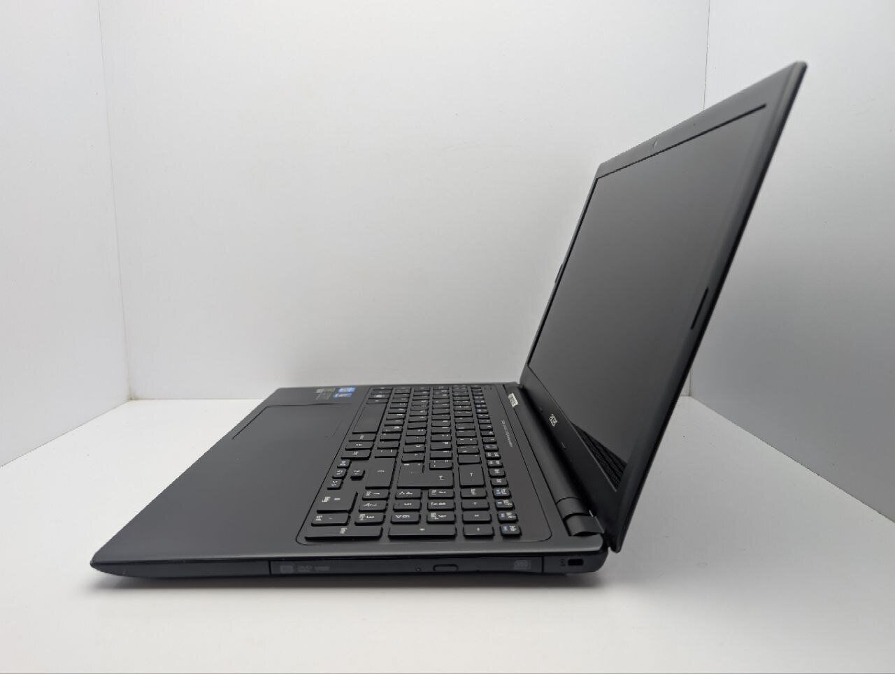 Ноутбук Acer Aspire V5-571G / 15.6" (1366x768) TN / Intel Core i3-2367M (2 (4) ядра по 1.4 GHz) / 6 GB DDR3 / 500 GB HDD / nVidia GeForce GT 620M, 1 GB GDDR3, 64-bit / WebCam / DVD-ROM - Зображення 5