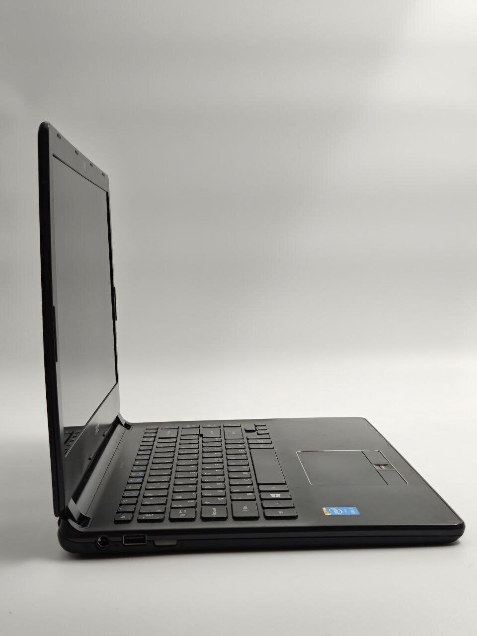 Ноутбук Б-клас Acer TravelMate P446-M / 14" (1920x1080) IPS / Intel Core i7-5500U (2 (4) ядра по 2.4 - 3.0 GHz) / 8 GB DDR3 / 256 GB SSD / Intel HD Graphics 5500 / WebCam / Win 10 Pro - Зображення 4