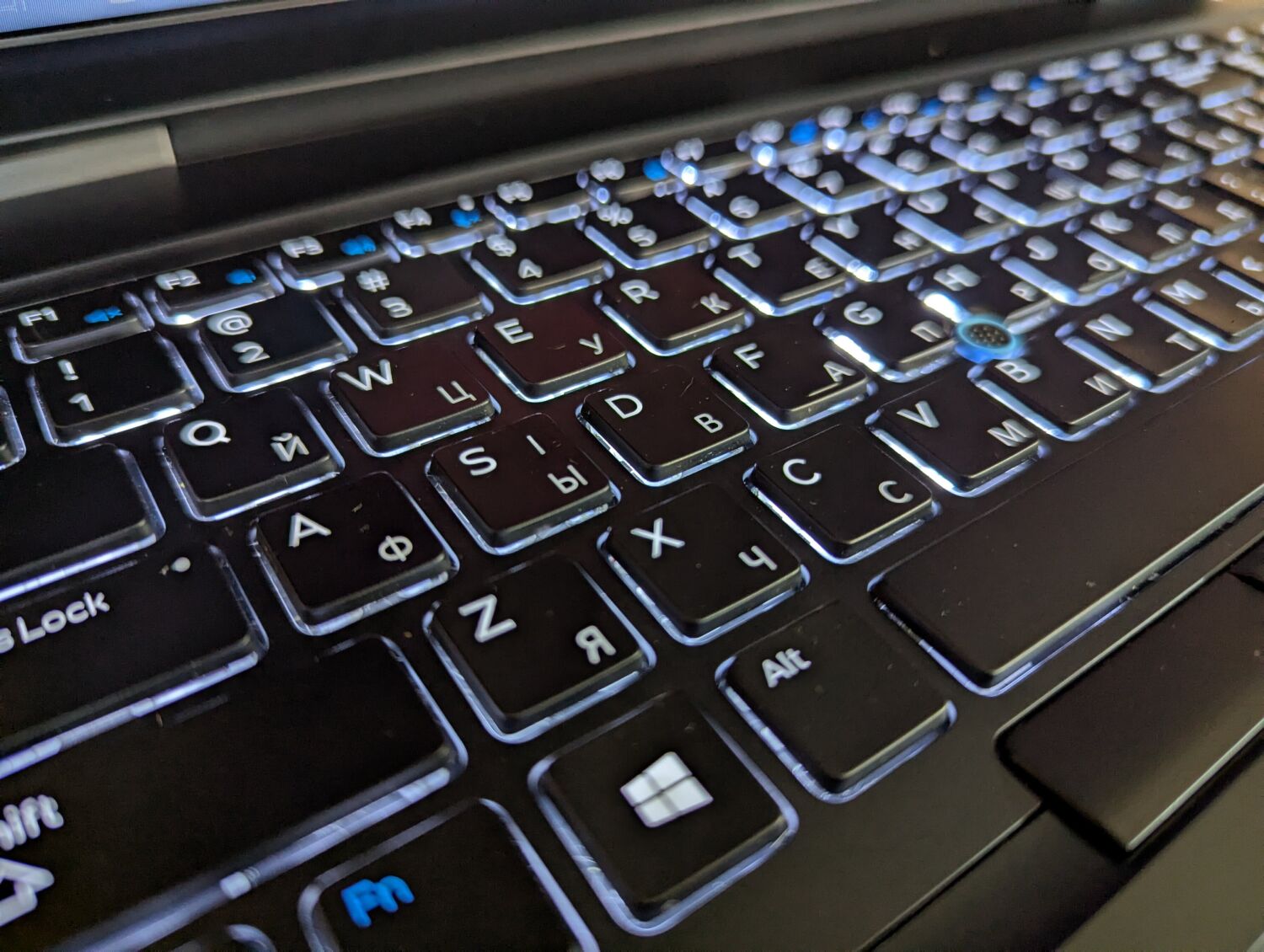 Ноутбук Б-клас Dell Latitude 5580 / 15.6" (1366x768) TN / Intel Core i5-7300U (2 (4) ядра по 2.6 - 3.5 GHz) / 8 GB DDR4 / 240 GB SSD / Intel HD Graphics 620 / WebCam / HDMI / Windows 10 - Зображення 8