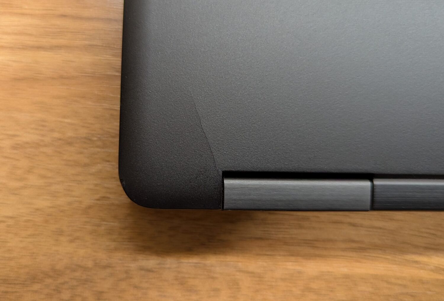 Ноутбук Б-клас Dell Latitude 5580 / 15.6" (1366x768) TN / Intel Core i5-7300U (2 (4) ядра по 2.6 - 3.5 GHz) / 8 GB DDR4 / 240 GB SSD / Intel HD Graphics 620 / WebCam / HDMI / Windows 10 - Зображення 3