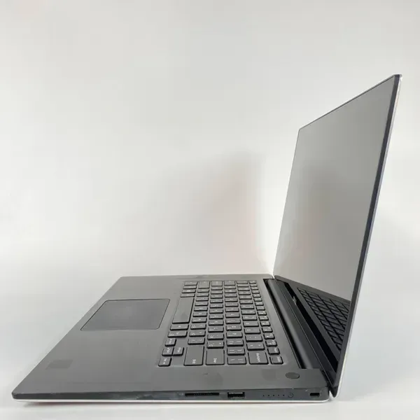 Ноутбук Б-клас Dell Precision 5520 / 15.6" (3840x2160) IPS Touch / Intel Core i5-7440HQ (4 ядра по 2.8 - 3.8 GHz) / 16 GB DDR4 / 256 GB SSD / Intel HD Graphics 630 / HDMI - Зображення 6