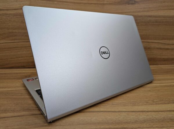 Ноутбук Dell Inspiron 15 3525 / 15.6" (1920x1080) IPS Touch / AMD Ryzen 5 5625U (6 (12) ядер по 2.3 - 4.3 GHz) / 16 GB DDR4 / 512 GB SSD / AMD Radeon Vega 8 / WebCam / Windows 11 - Зображення 7