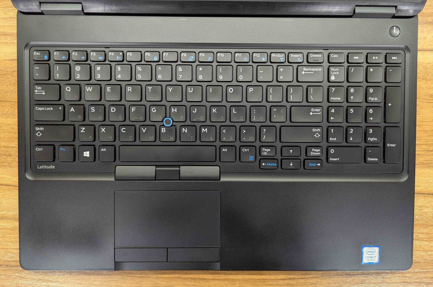 Ноутбук Dell Latitude 5580 / 15.6" (1920x1080) IPS / Intel Core i7-7820HQ (4 (8) ядра по 2.9 - 3.9 GHz) / 16 GB DDR4 / 512 GB SSD / nVidia GeForce 940MX, 2 GB GDDR5, 64-bit / WebCam / HDMI / Windows 10 - Зображення 3