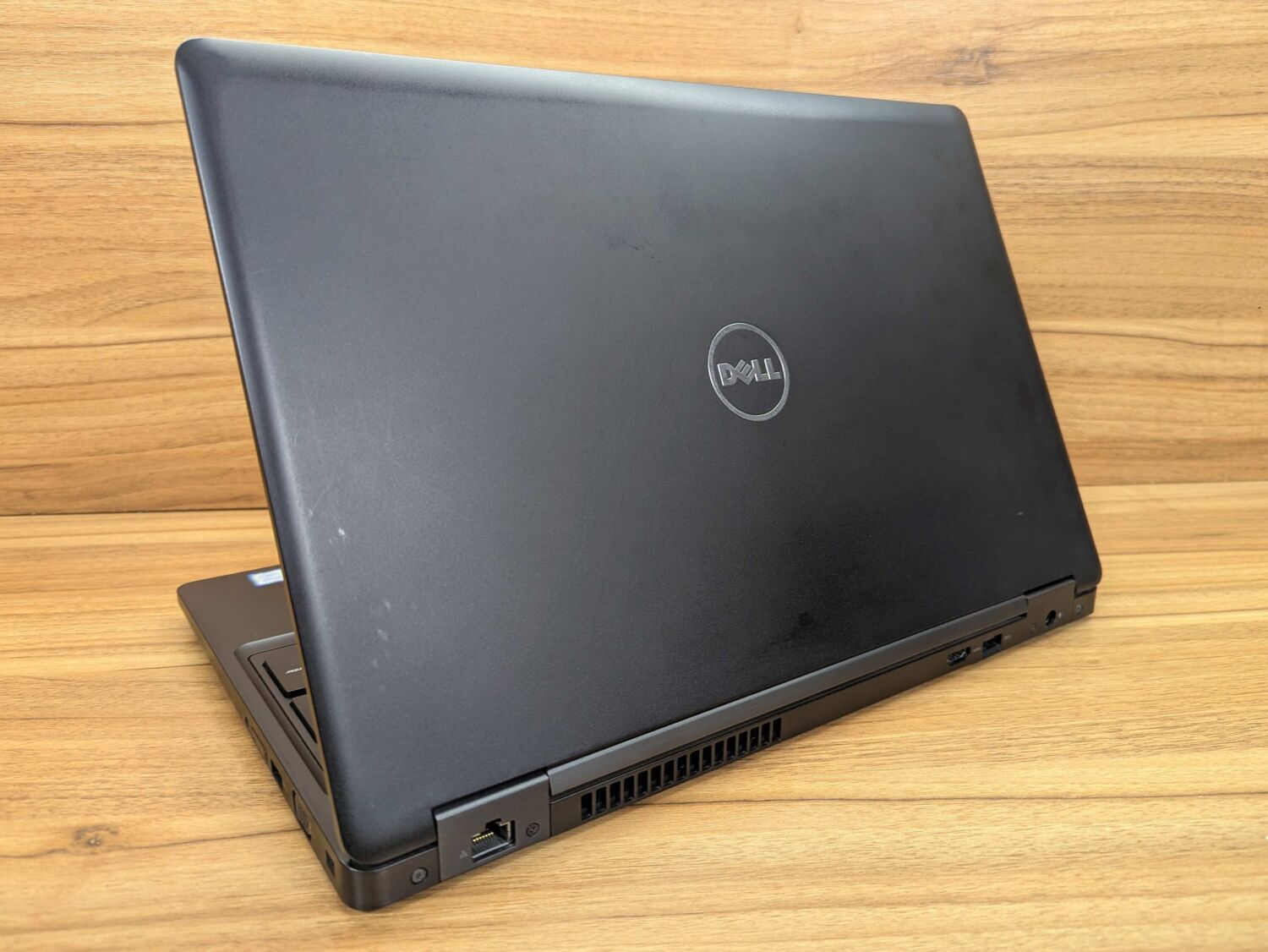 Ноутбук Dell Latitude 5580 / 15.6" (1920x1080) IPS / Intel Core i7-7820HQ (4 (8) ядра по 2.9 - 3.9 GHz) / 16 GB DDR4 / 512 GB SSD / nVidia GeForce 940MX, 2 GB GDDR5, 64-bit / WebCam / HDMI / Windows 10 - Зображення 6