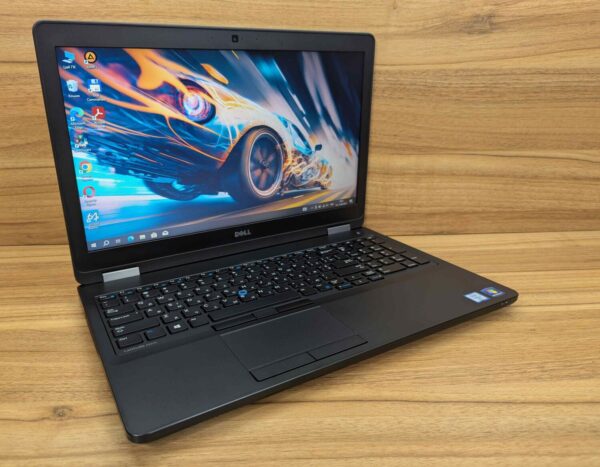 Ноутбук Dell Latitude E5570 / 15.6" (1366x768) TN / Intel Core i7-6820HQ (4 (8) ядра по 2.7 - 3.6 GHz) / 16 GB DDR4 / 512 GB SSD / AMD Radeon R7 M370, 2 GB GDDR5, 128-bit / HDMI / VGA / Windows 10 - Зображення 4