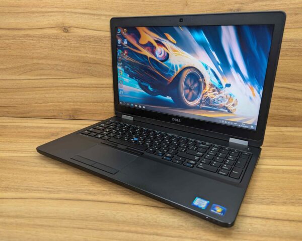 Ноутбук Dell Latitude E5570 / 15.6" (1366x768) TN / Intel Core i7-6820HQ (4 (8) ядра по 2.7 - 3.6 GHz) / 16 GB DDR4 / 512 GB SSD / AMD Radeon R7 M370, 2 GB GDDR5, 128-bit / HDMI / VGA / Windows 10 - Зображення 5