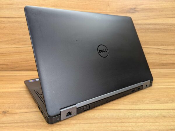Ноутбук Dell Latitude E5570 / 15.6" (1366x768) TN / Intel Core i7-6820HQ (4 (8) ядра по 2.7 - 3.6 GHz) / 16 GB DDR4 / 512 GB SSD / AMD Radeon R7 M370, 2 GB GDDR5, 128-bit / HDMI / VGA / Windows 10 - Зображення 7