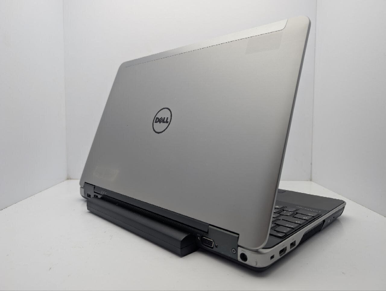 Ноутбук Dell Latitude E6540 / 15.6" (1920x1080) TN / Intel Core i7-4800MQ (4 (8) ядра по 2.7 - 3.7 GHz) / 16 GB DDR3 / 240 GB SSD / Intel HD Graphics 4600 / DVD-ROM - Зображення 8