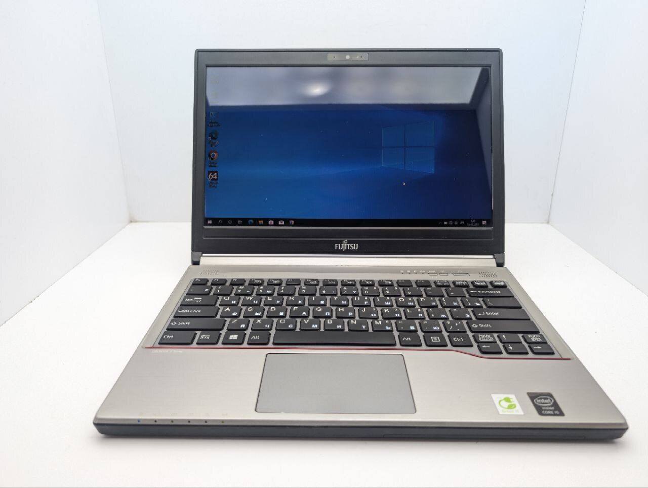 Ноутбук Fujitsu LifeBook E734 / 13.3" (1366x768) TN / Intel Core i5-4300M (2 (4) ядра по 2.6 - 3.3 GHz) / 8 GB DDR3 / 120 GB SDD / Intel HD Graphics 4600 / WebCam - Зображення 2