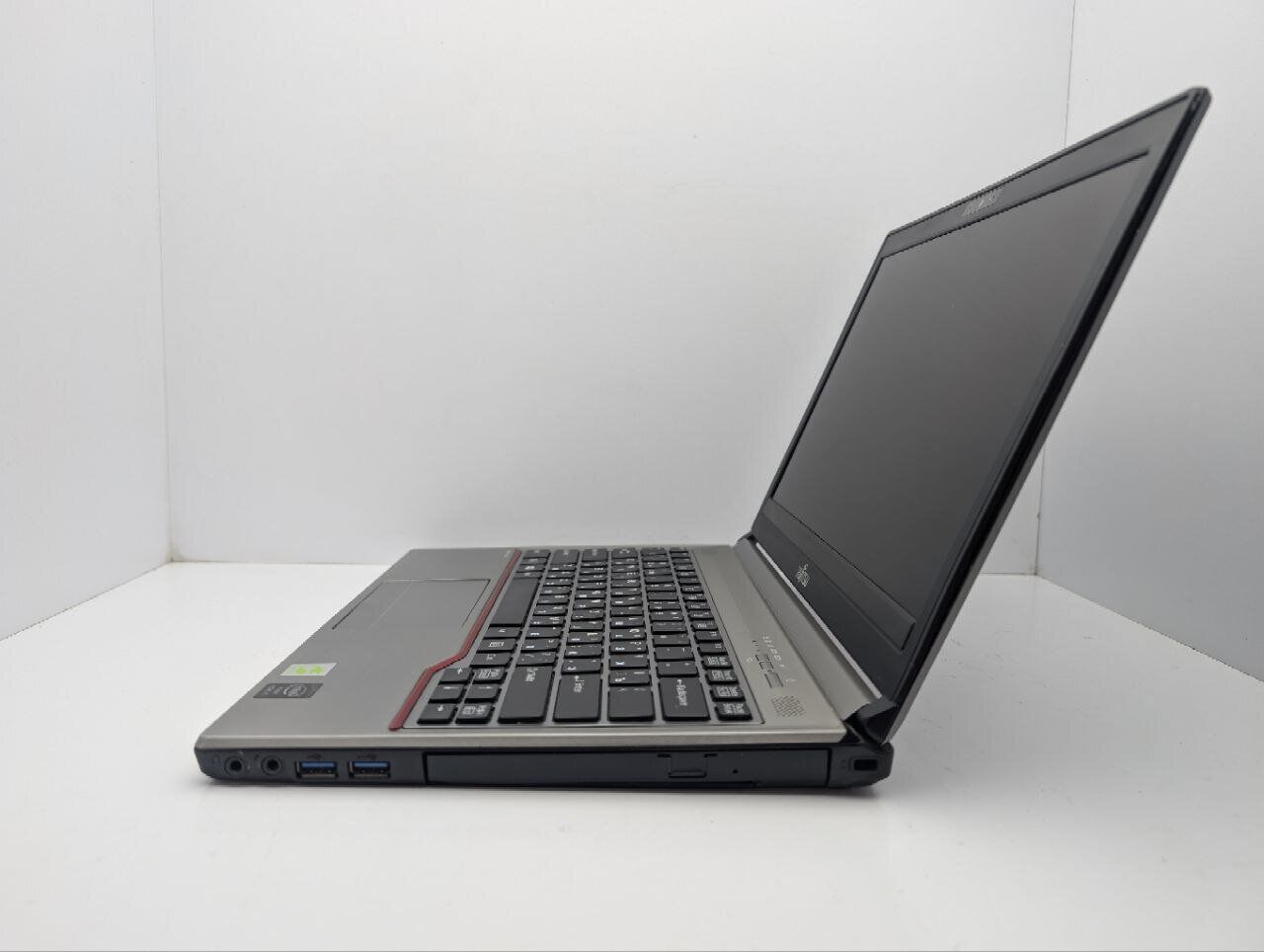 Ноутбук Fujitsu LifeBook E734 / 13.3" (1366x768) TN / Intel Core i5-4300M (2 (4) ядра по 2.6 - 3.3 GHz) / 8 GB DDR3 / 120 GB SDD / Intel HD Graphics 4600 / WebCam - Зображення 6