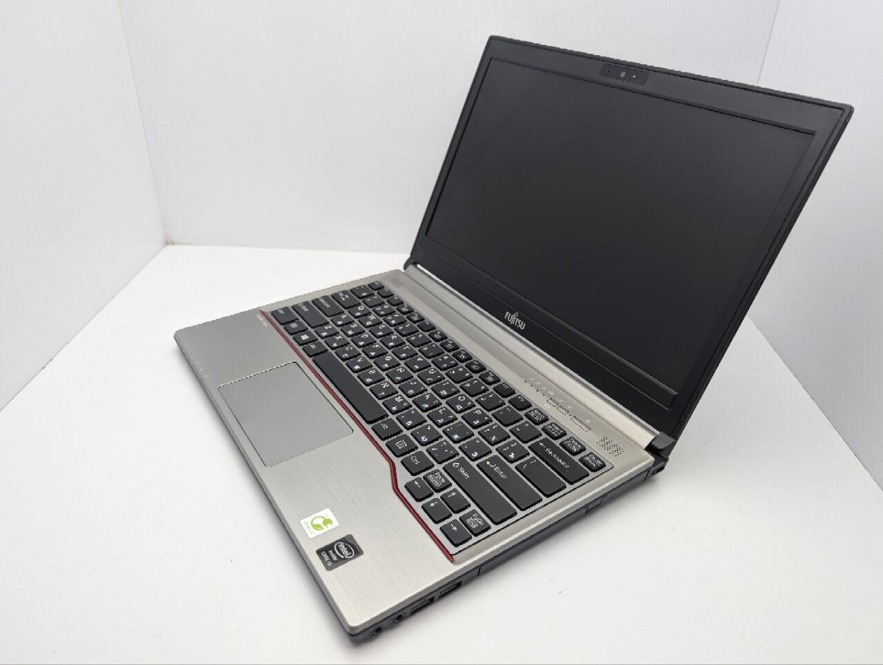 Ноутбук Fujitsu LifeBook E734 / 13.3" (1366x768) TN / Intel Core i5-4300M (2 (4) ядра по 2.6 - 3.3 GHz) / 8 GB DDR3 / 120 GB SDD / Intel HD Graphics 4600 / WebCam - Зображення 4