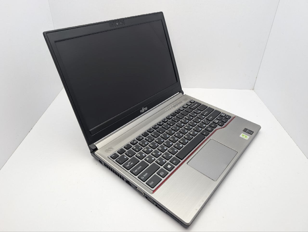 Ноутбук Fujitsu LifeBook E734 / 13.3" (1366x768) TN / Intel Core i5-4300M (2 (4) ядра по 2.6 - 3.3 GHz) / 8 GB DDR3 / 120 GB SDD / Intel HD Graphics 4600 / WebCam - Зображення 3