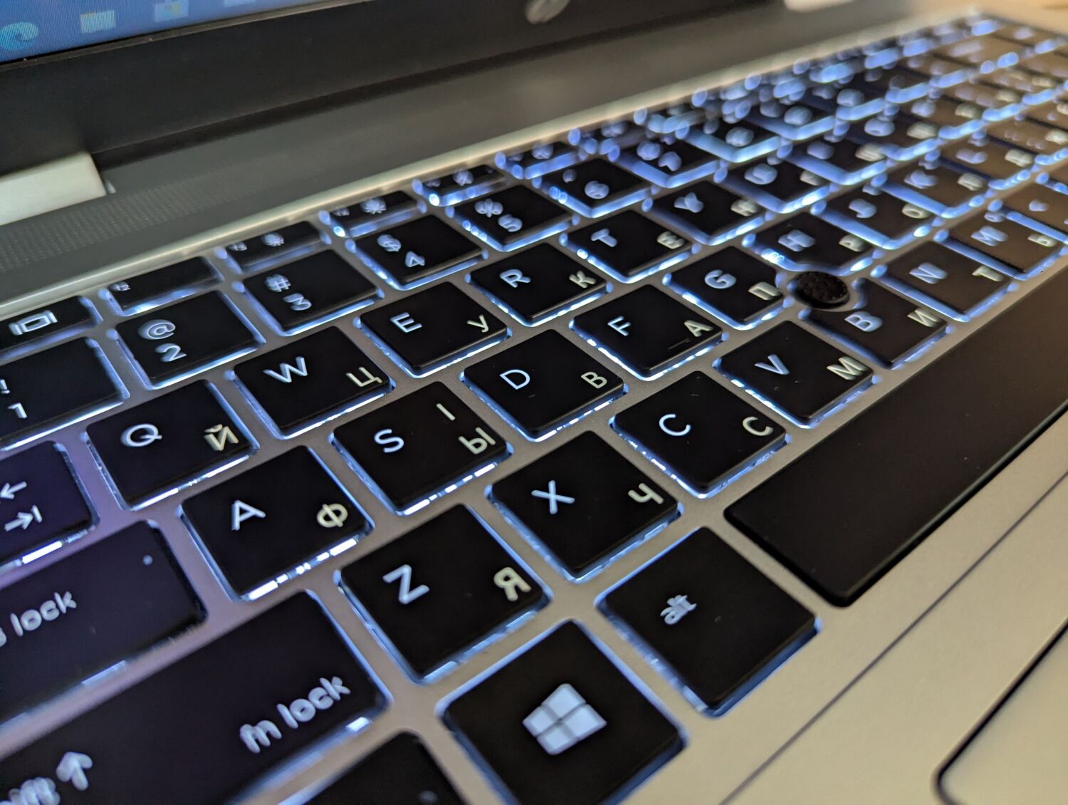 Ноутбук HP ProBook 640 G5 / 14" (1366x768) TN / Intel Core i5-8265U (4 (8) ядра по 1.6 - 3.9 GHz) / 8 GB DDR4 / 250 GB SSD / Intel UHD Graphics 620 / WebCam / Windows 10 - Зображення 6