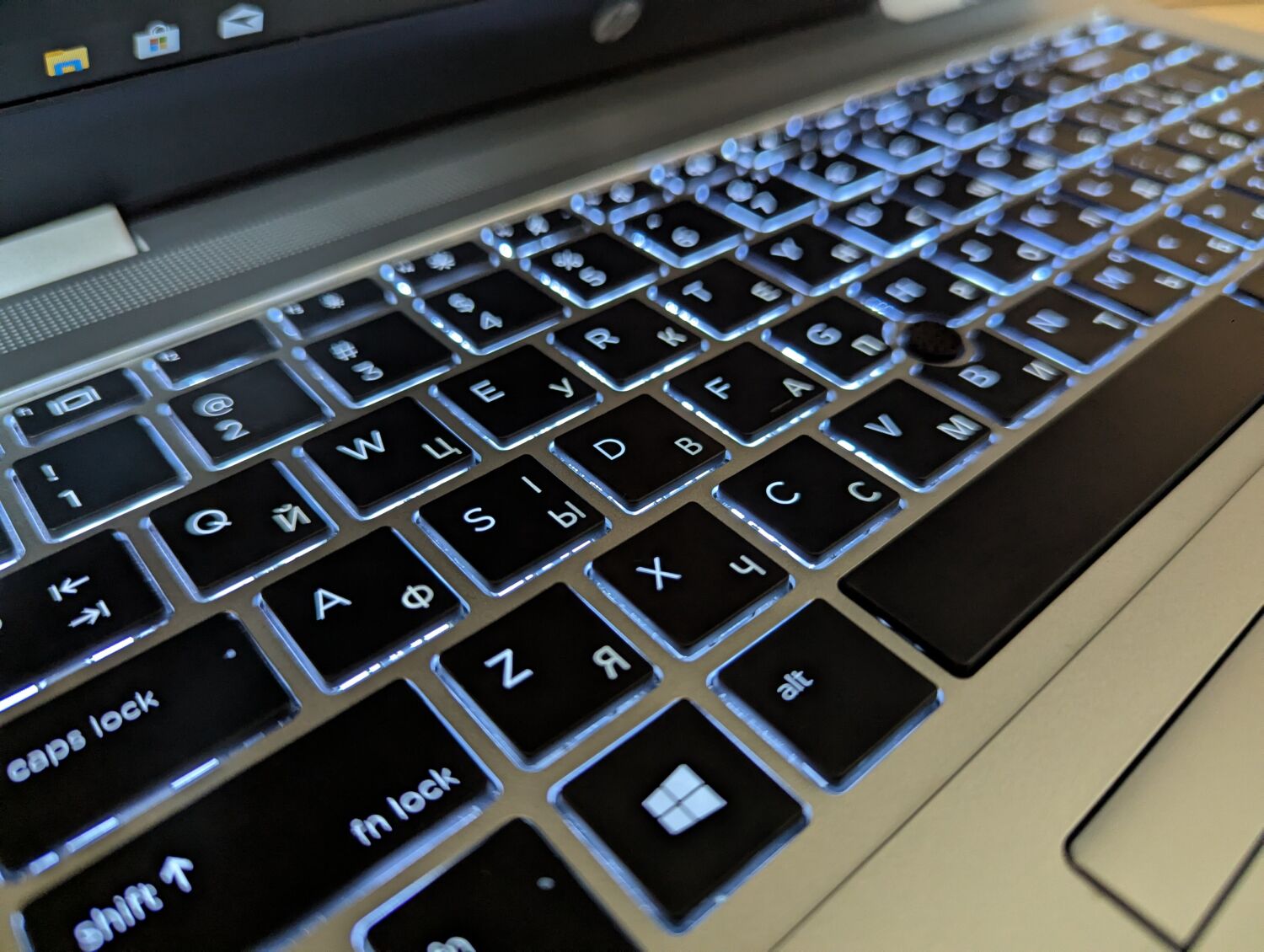 Ноутбук HP ProBook 640 G5 / 14" (1920x1080) IPS / Intel Core i5-8265U (4 (8) ядра по 1.6 - 3.9 GHz) / 16 GB DDR4 / 480 GB SSD / Intel UHD Graphics 620 / WebCam / TouchID / Windows 10 - Зображення 6