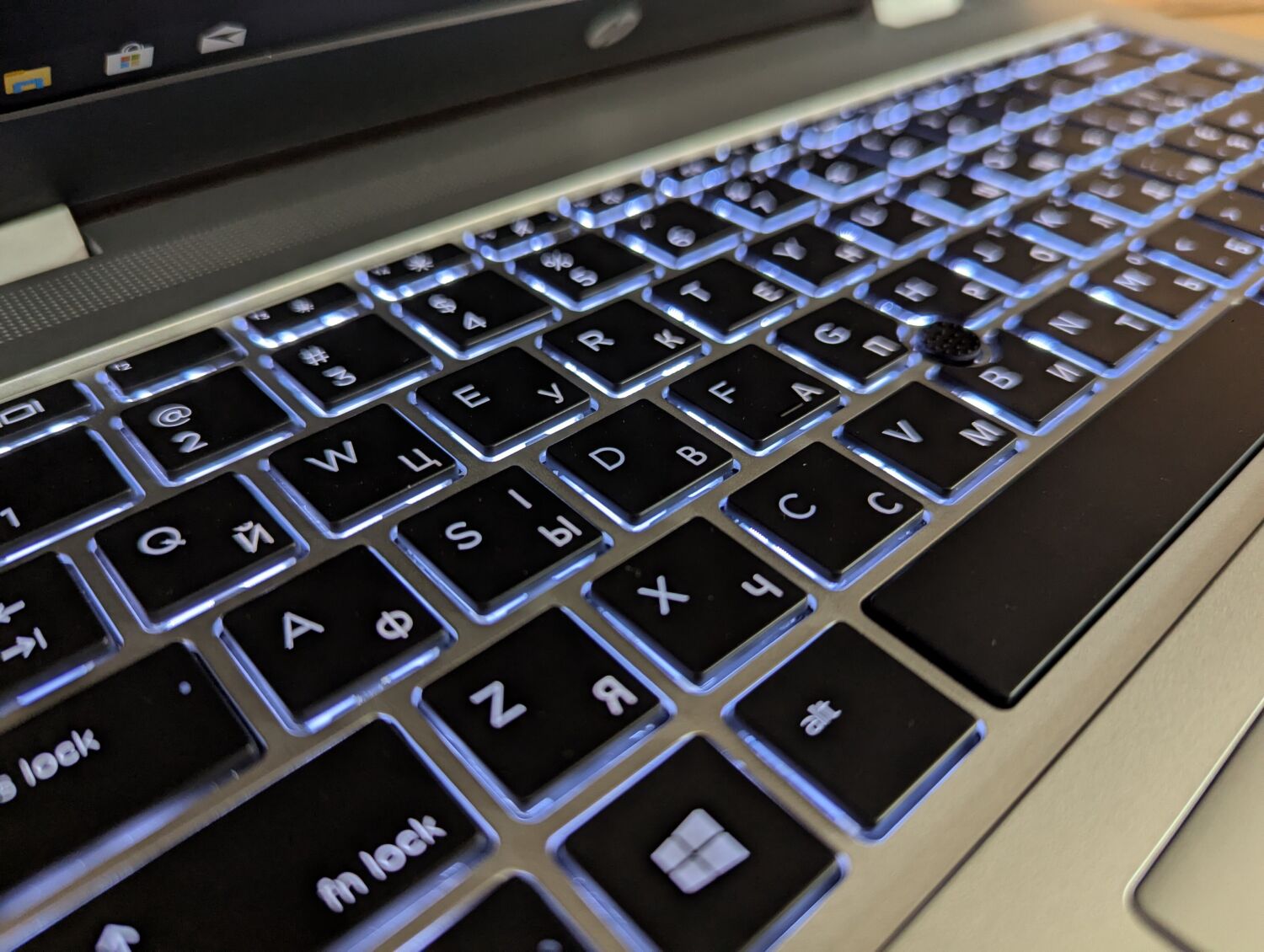 Ноутбук HP ProBook 640 G5 / 14" (1920x1080) IPS / Intel Core i5-8265U (4 (8) ядра по 1.6 - 3.9 GHz) / 8 GB DDR4 / 256 GB SSD / Intel UHD Graphics 620 / WebCam / TouchID / Windows 10 - Зображення 12