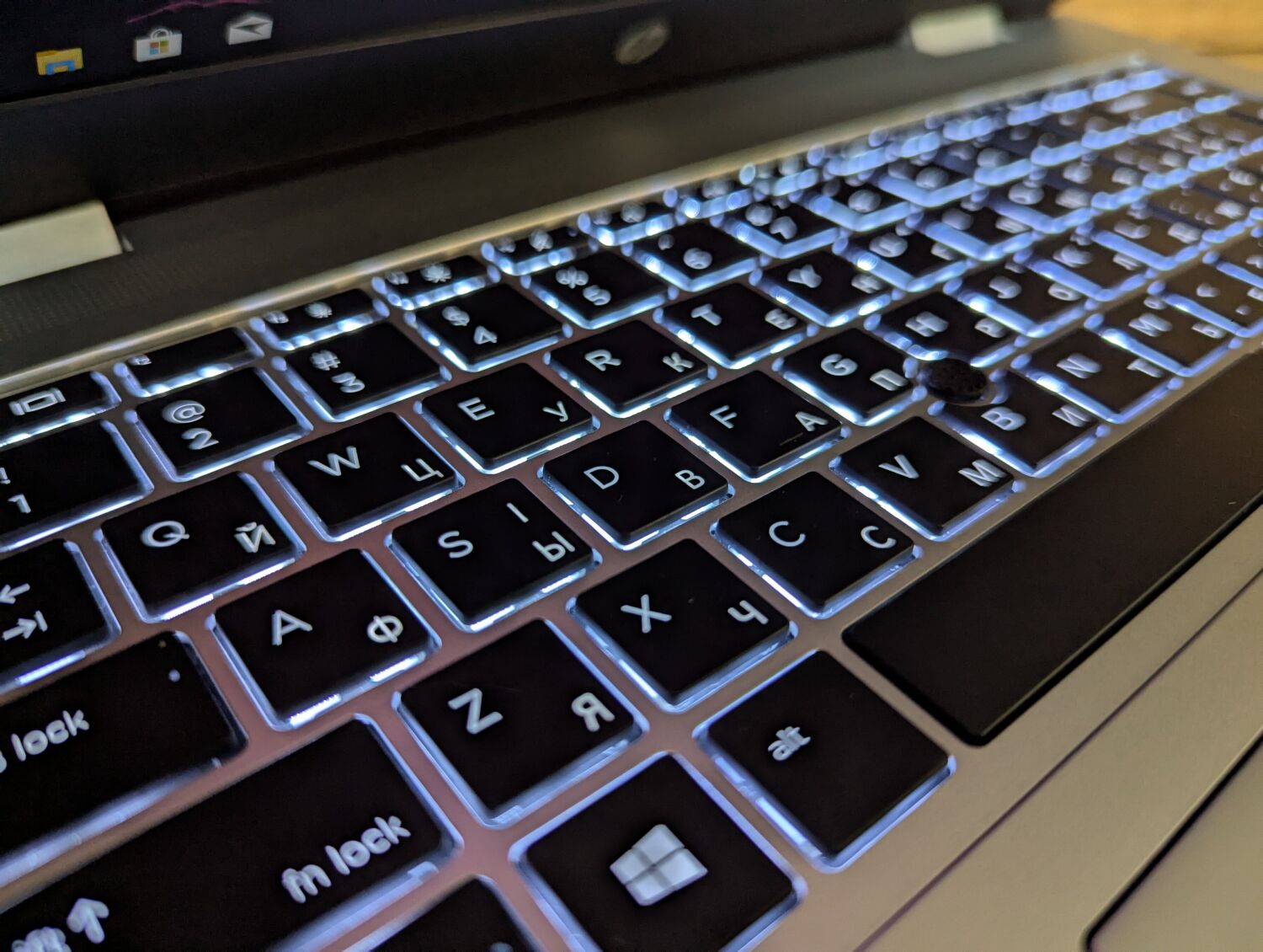 Ноутбук HP ProBook 640 G5 / 14" (1920x1080) IPS / Intel Core i5-8265U (4 (8) ядра по 1.6 - 3.9 GHz) / 8 GB DDR4 / 256 GB SSD / Intel UHD Graphics 620 / WebCam / TouchID / Windows 10 - Зображення 6