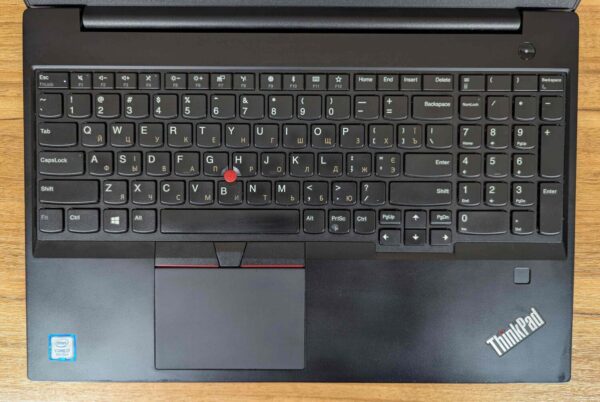 Ноутбук Б-клас Lenovo ThinkPad E580 / 15.6" (1920x1080) IPS / Intel Core i7-8550U (4 (8) ядра по 1.8 - 4.0 GHz) / 16 GB DDR4 / 512 GB SSD / Intel HD Graphics 620 / WebCam / Fingerprint / Windows 10 - Зображення 3