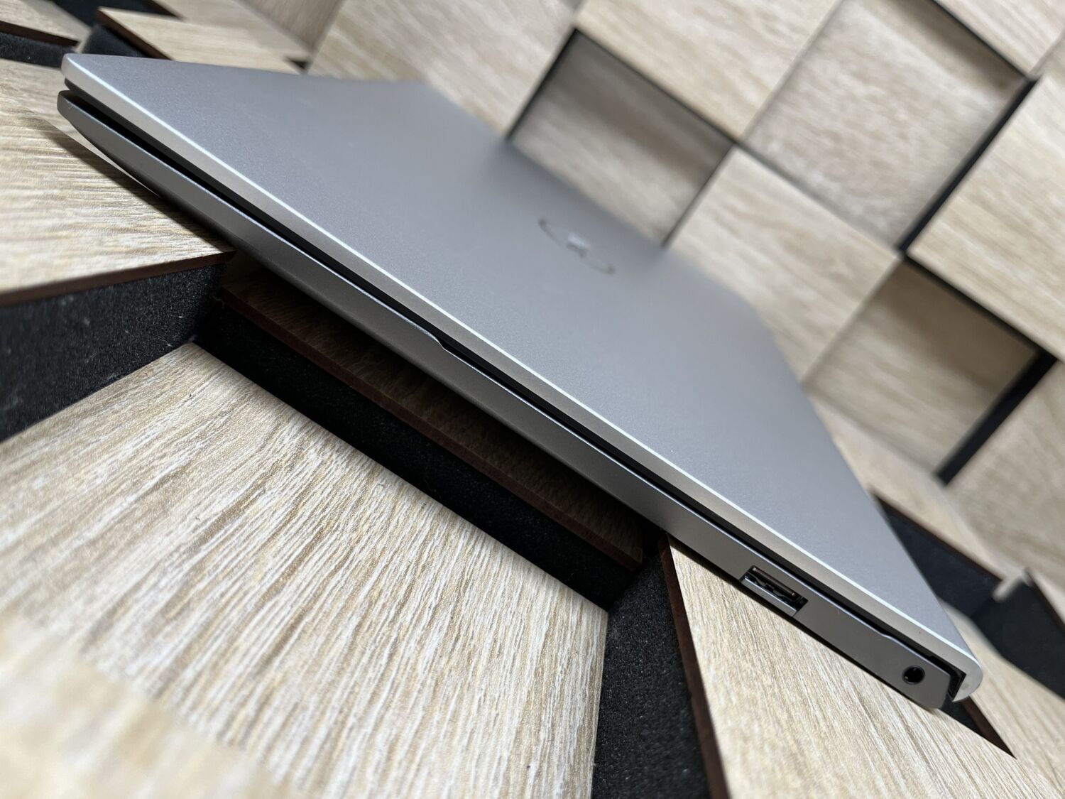 Ультрабук Б-клас Dell Inspiron 13 5310 / 13.3" (1920x1200) IPS / Intel Core i5-11320H (4 (8) ядра по 3.2 - 4.5 GHz) / 16 GB DDR4 / 512 GB SSD M.2 / Intel Iris Xe Graphics / WebCam - Зображення 6