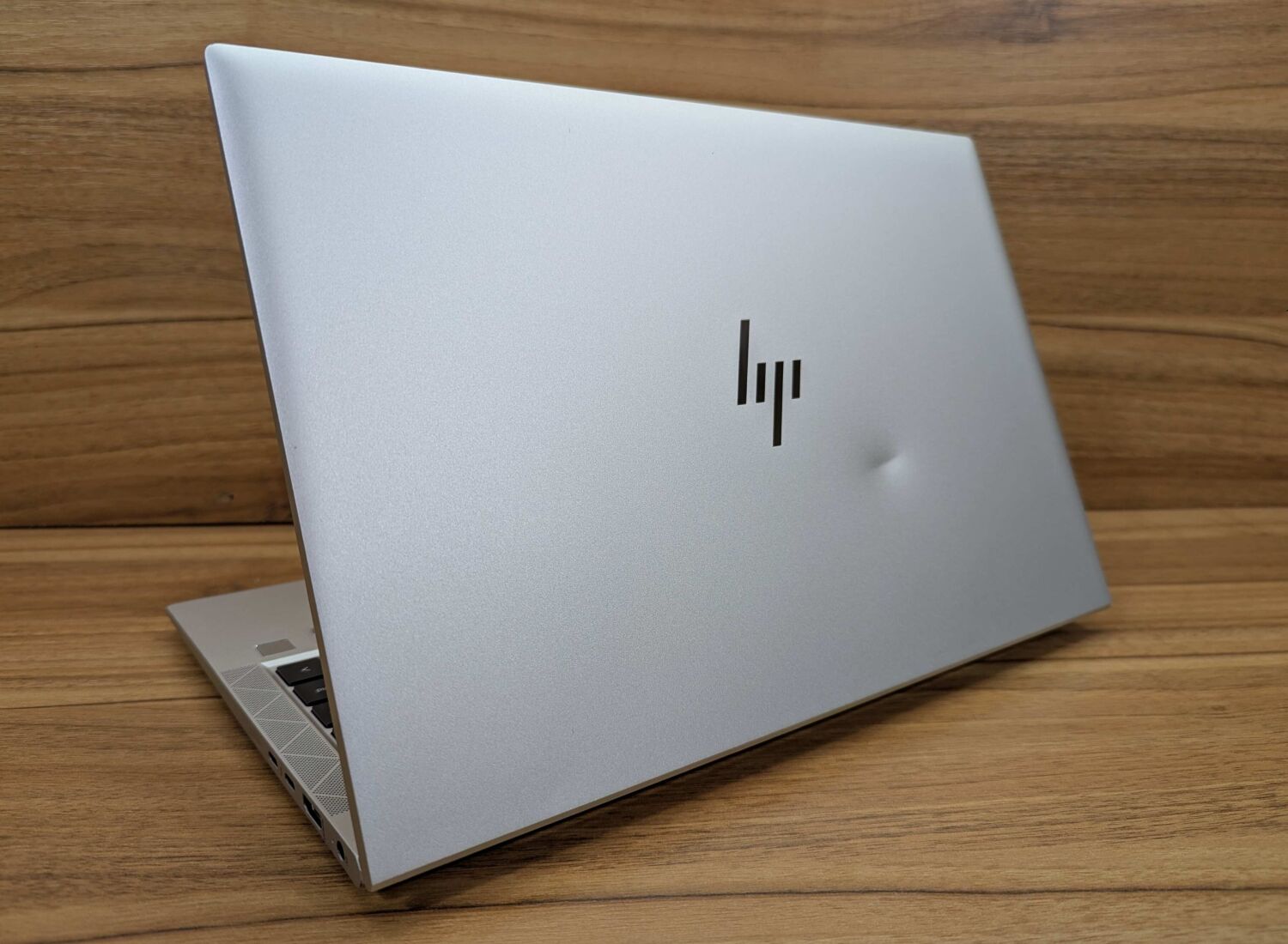 Ультрабук Б-клас HP EliteBook 840 G7 / 14" (1920x1080) IPS / Intel Core i7-10610U (4 (8) ядра по 1.8 - 4.9 GHz) / 16 GB DDR4 / 512 GB SSD / Intel UHD Graphics / HDMI / TouchID / Windows 10 - Зображення 7